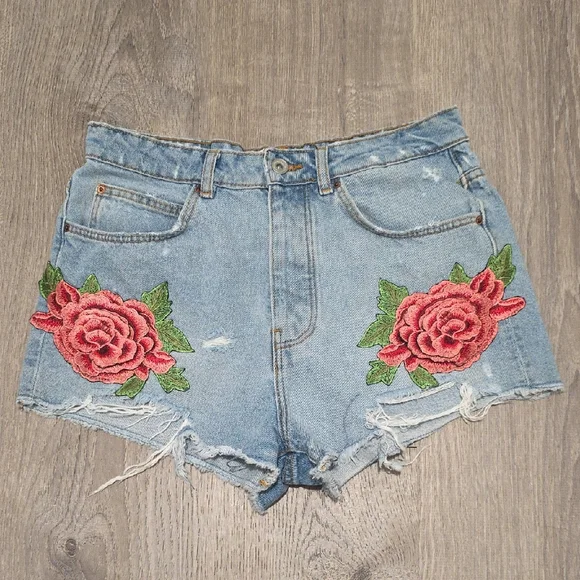 Zara Trafaluc Denimwear Rose Embroidered High Rise Shorts - Picture 3 of 16